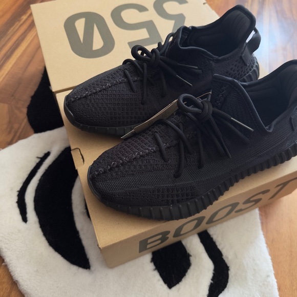 Adidas Yeezy Boost 350 V2 ‘Onyx’ - Picture 4 of 4